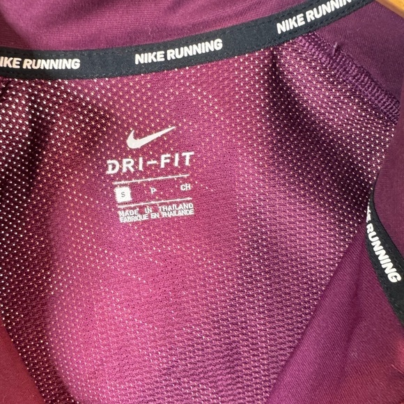 Nike DriFit 1/4 Zip Running Top Reflective Burgundy Mauve Thumb hole Small - Picture 2 of 8